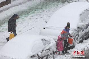 纽约吃瓜群众大雪,大雪席卷城市，街头巷尾尽成冰雪乐园！