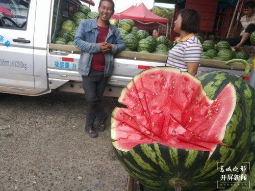 周末吃瓜群众去商场闲逛,吃瓜群众闲逛乐翻天