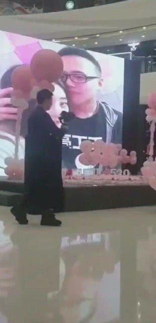 成都男模吃瓜群众事件,网络舆论下的形象危机与反思