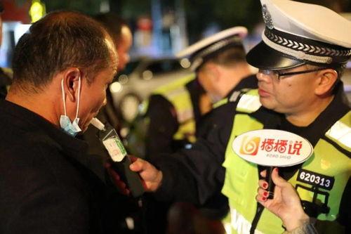 围观吃瓜群众实拍视频大全,揭秘热门事件背后的全民狂欢